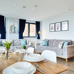 Elegant Plus Luxury Apartment