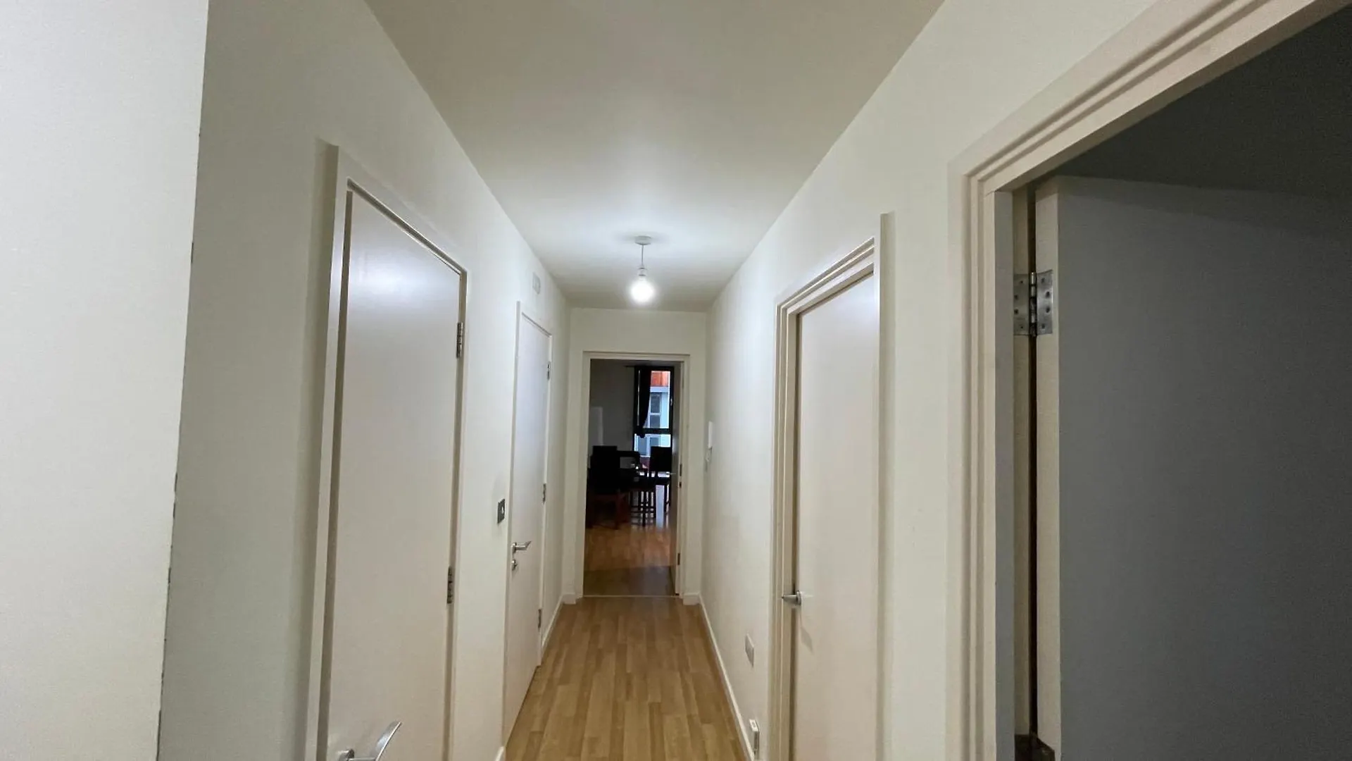 Stratford 2 Bedroom Apartment With 2 Bathrooms & Great Links Londyn