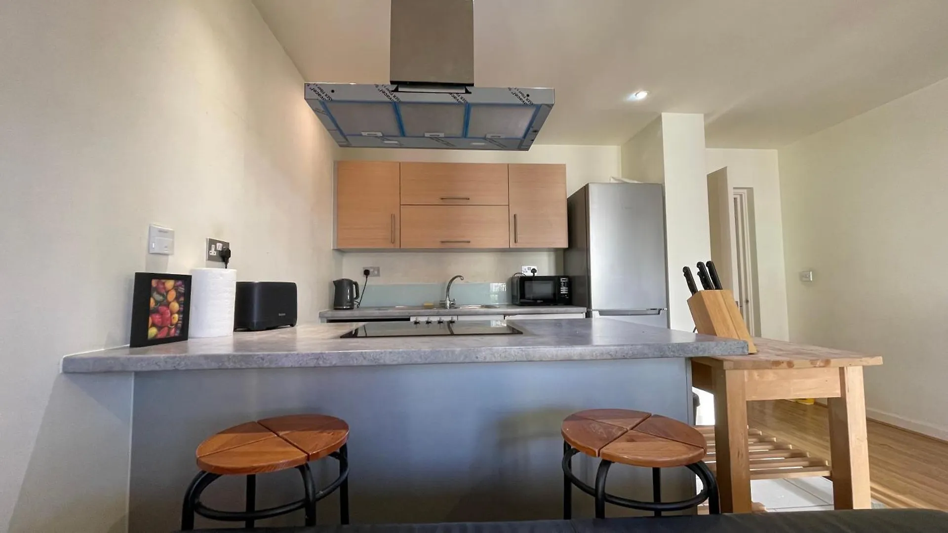 Stratford 2 Bedroom Apartment With 2 Bathrooms & Great Links Londyn