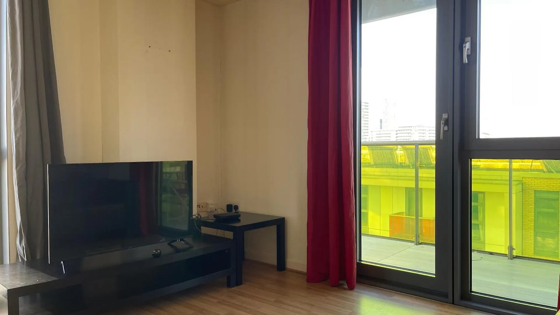 Stratford 2 Bedroom Apartment With 2 Bathrooms & Great Links Londyn 0*,