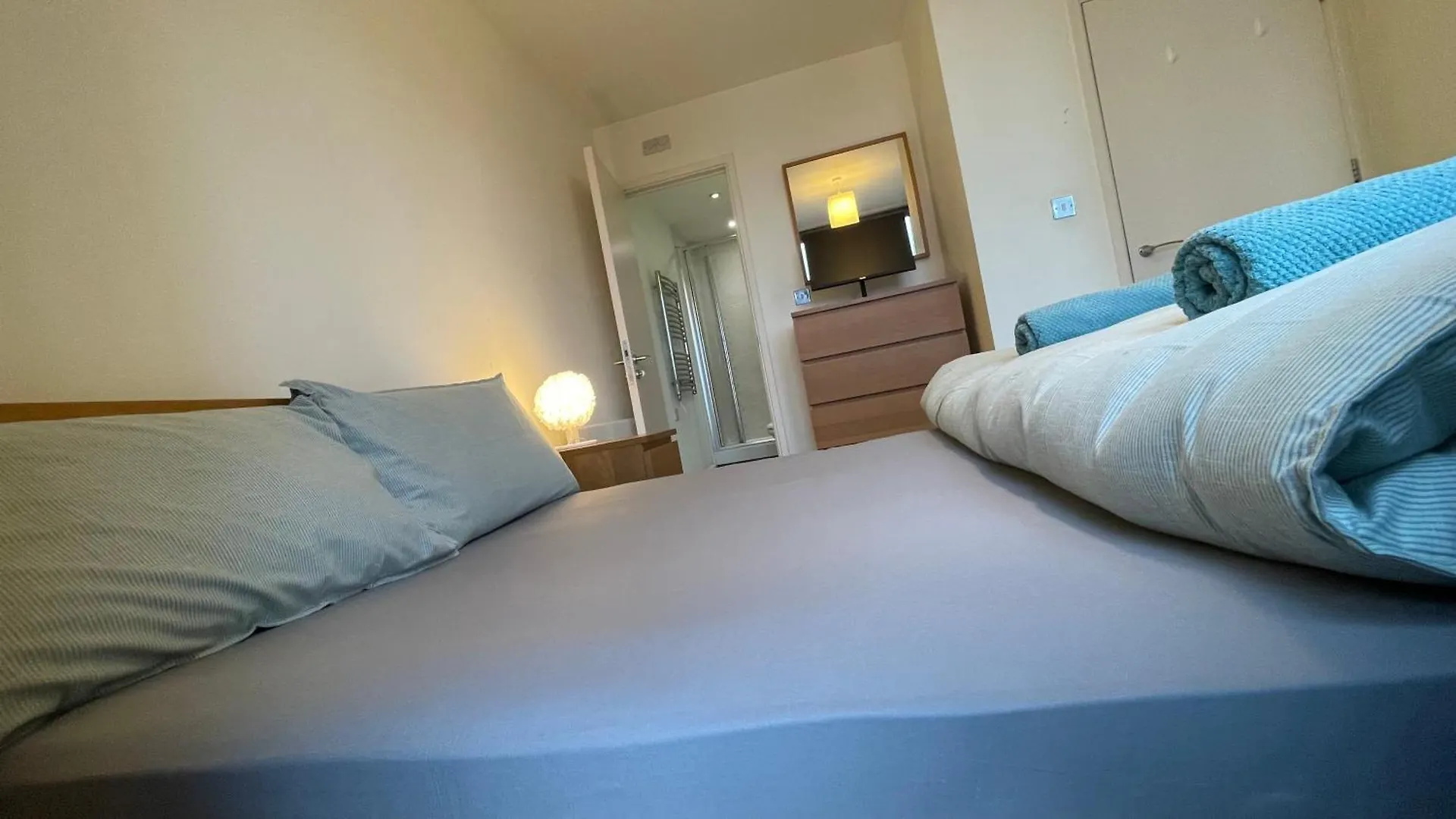 Stratford 2 Bedroom Apartment With 2 Bathrooms & Great Links Londyn Wielka Brytania