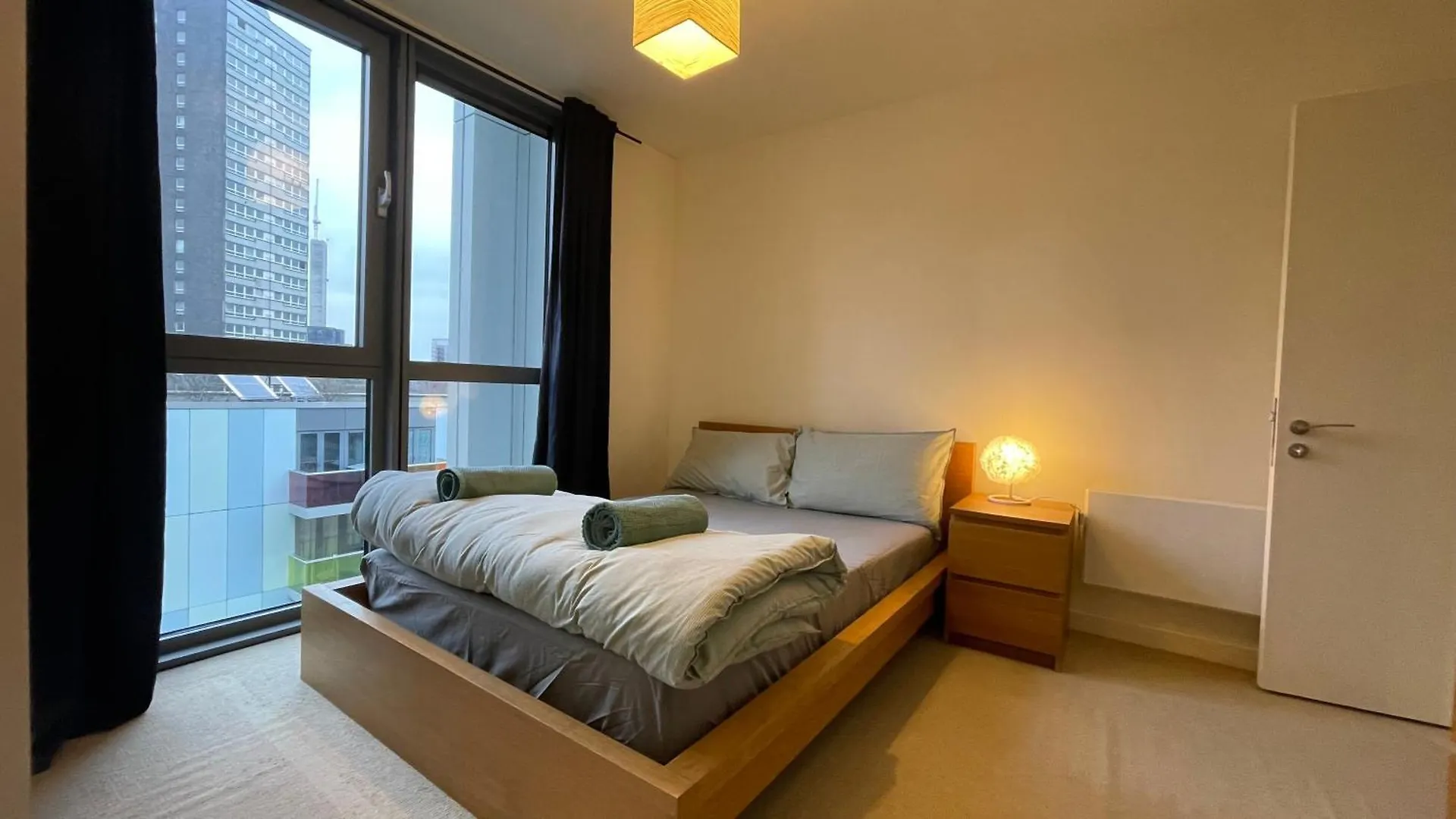 Stratford 2 Bedroom Apartment With 2 Bathrooms & Great Links Londyn