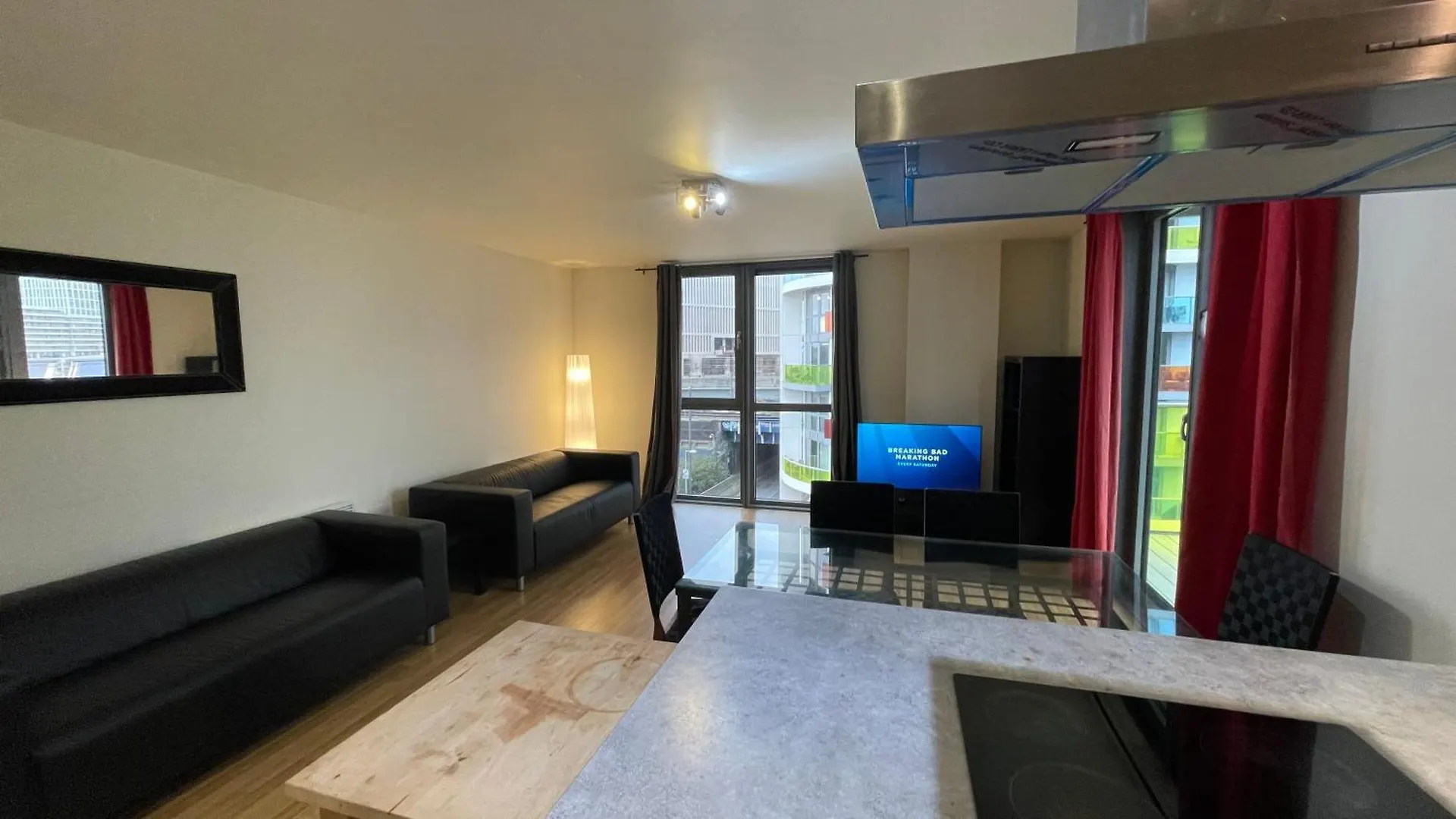Stratford 2 Bedroom Apartment With 2 Bathrooms & Great Links Londyn