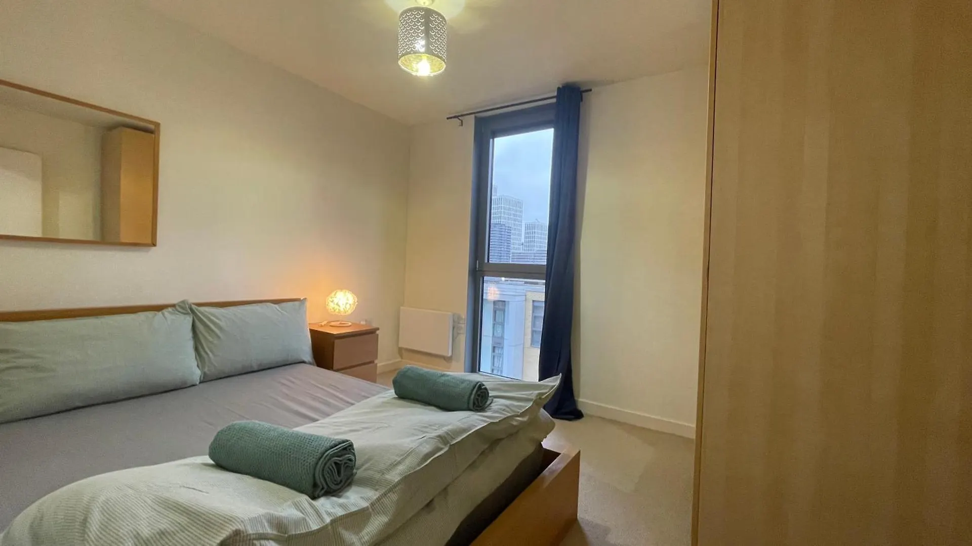 Stratford 2 Bedroom Apartment With 2 Bathrooms & Great Links Londyn 0*,  Wielka Brytania